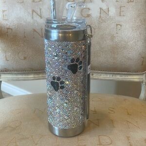 DIAMONDS IN THE RUFF
TUMBLER SILVER WITH BLACK
PAW